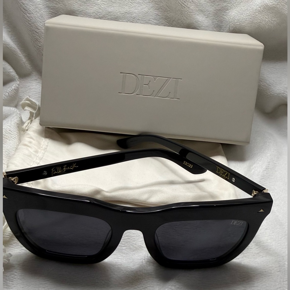 DEZI Fall Back Square Sunglasses - image 9